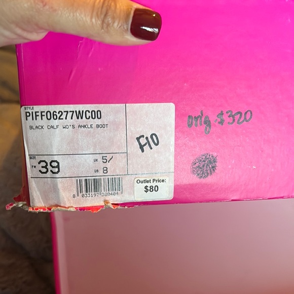 Elegant Black Leather Ankle Boots - Picture 5 of 5